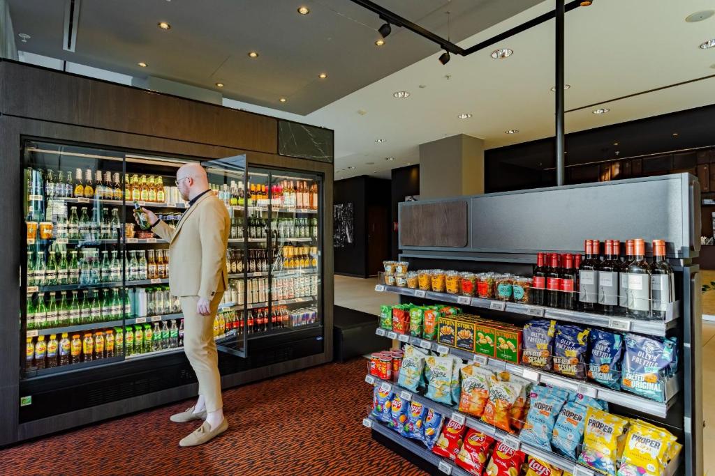 Supermarket nebo jiné obchody v  hotelu nebo okolí