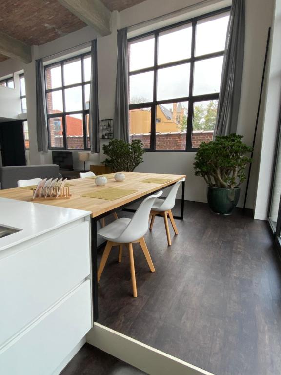 LOFT Ypres old school freeWiFi & Coffee - Housity