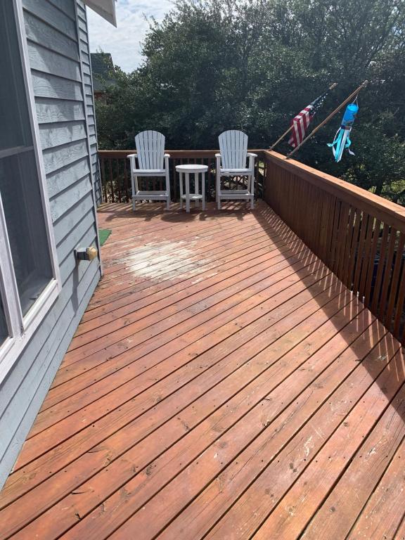 Balkón nebo terasa v ubytování Pets OK Rest A Shored A Secure and Comfortable Home Flat Screen T Vs In All Rooms Fully Stocked With Plenty Of Amenities Private Inground Pool Gas Fireplace Rents Sat to Sat Full Weeks only