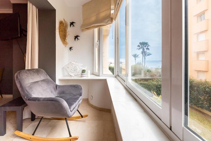 Posezení v ubytování 1ste line sunset beach apartment Fuengirola