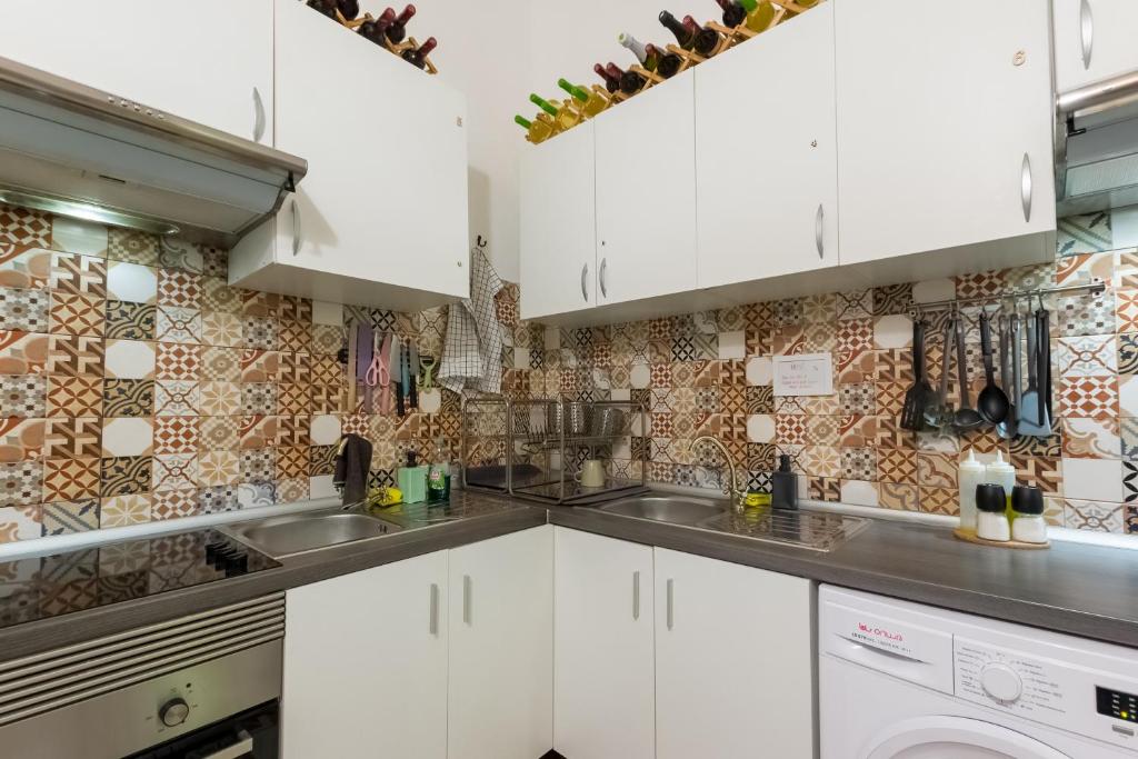 A kitchen or kitchenette at Social - kitchen home - apartment Madrid