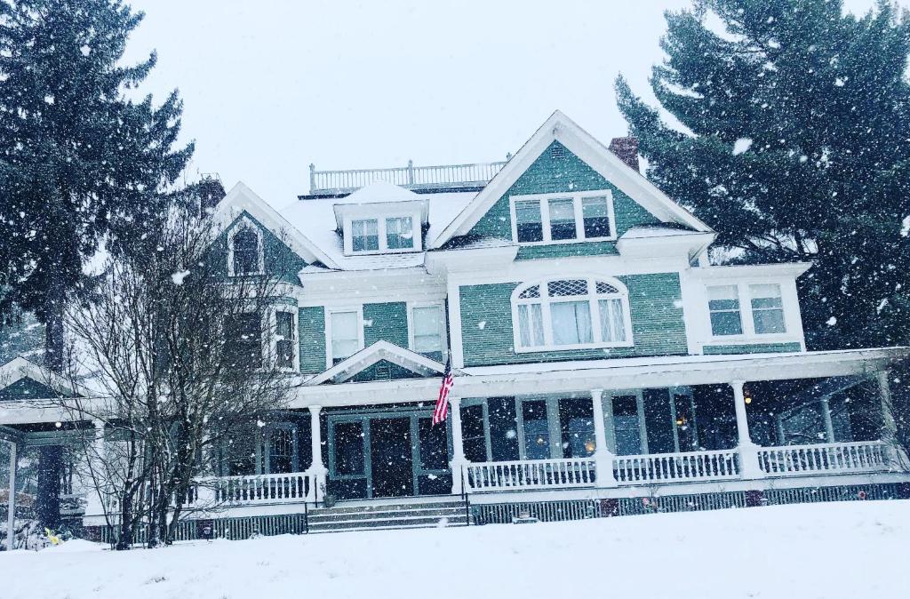 Franklin Manor during the winter