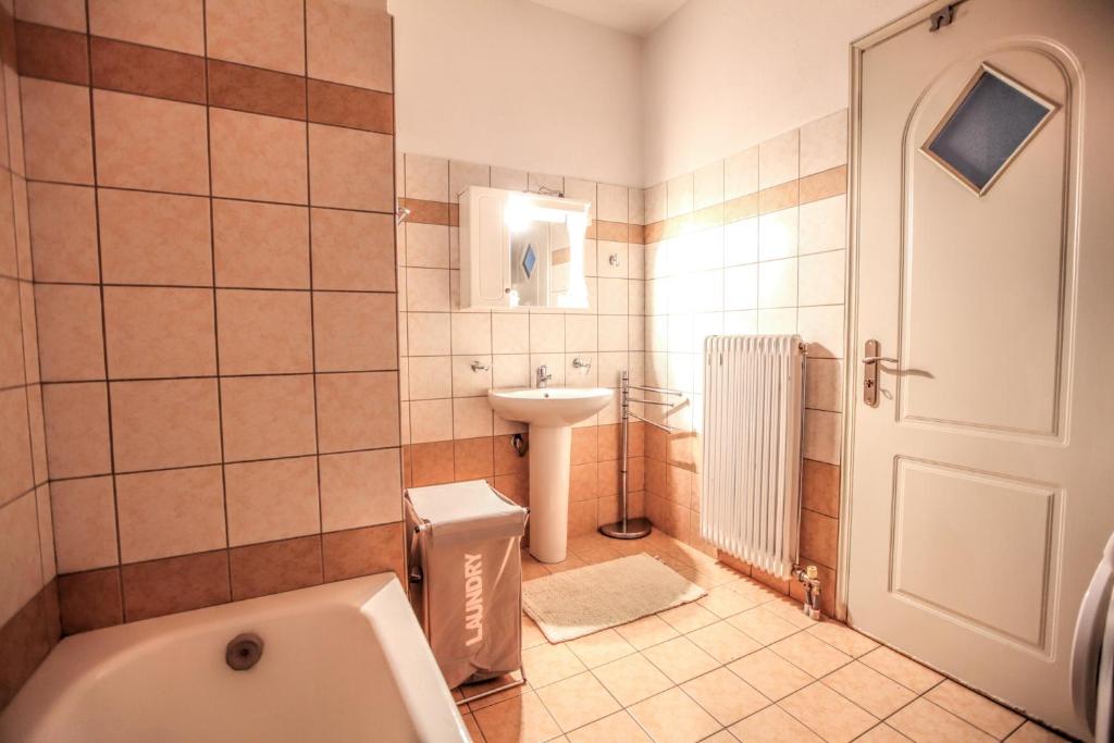 Grand Meteora Central Luxury Apartment - 17