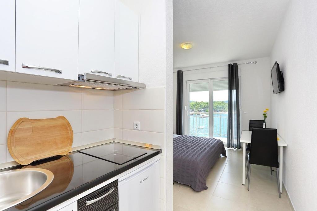 Kuchyňa alebo kuchynka v ubytovaní Apartments Dado Trogir