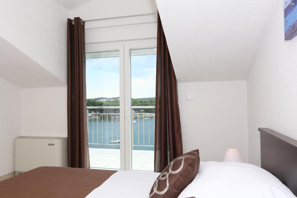 Posteľ alebo postele v izbe v ubytovaní Apartments Dado Trogir
