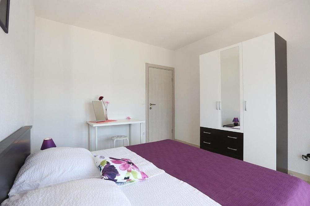 Posteľ alebo postele v izbe v ubytovaní Apartments Dado Trogir