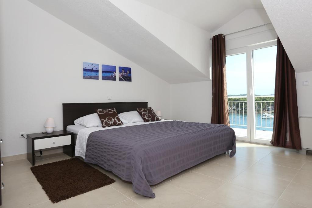 Posteľ alebo postele v izbe v ubytovaní Apartments Dado Trogir