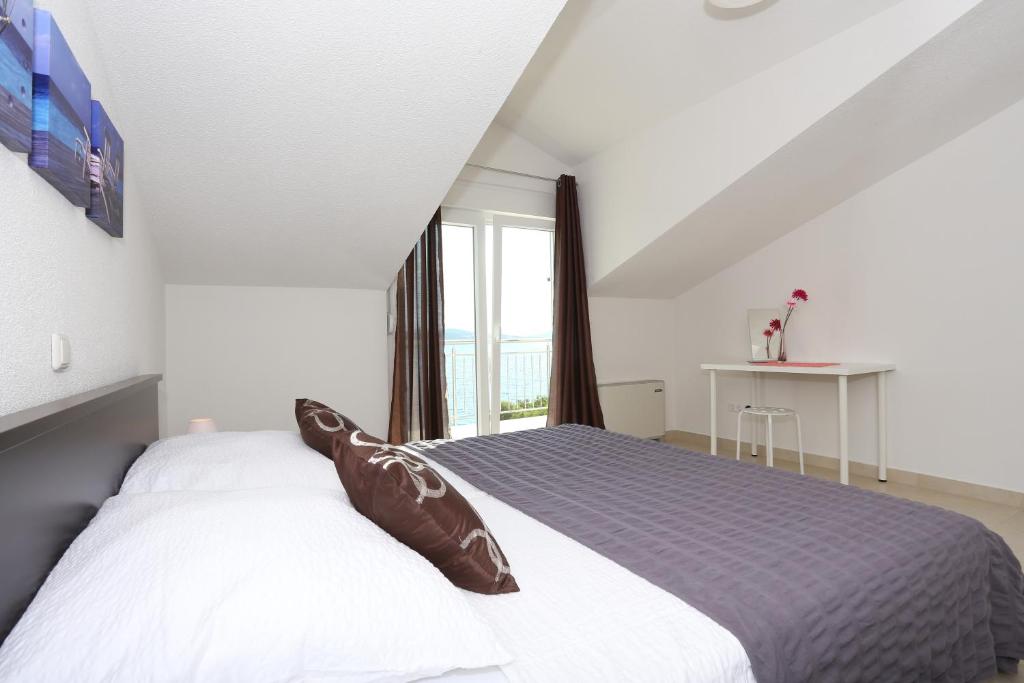 Posteľ alebo postele v izbe v ubytovaní Apartments Dado Trogir