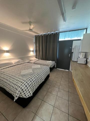 a bedroom with two beds in a room at Maryborough City Motel in Maryborough