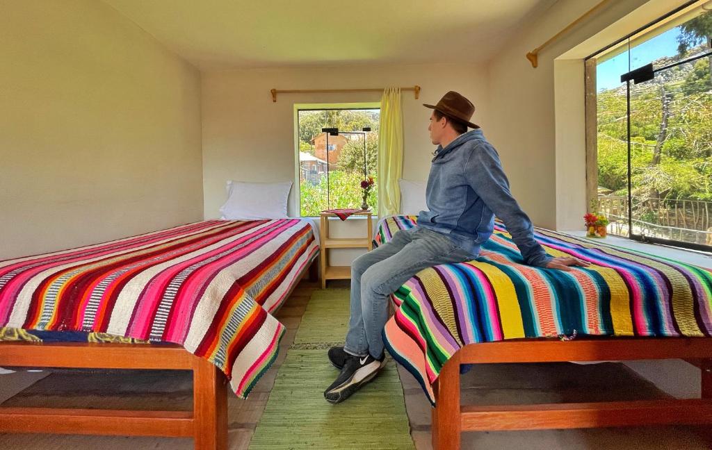 Letto o letti in una camera di Richar’s home - experience Amantani with my family