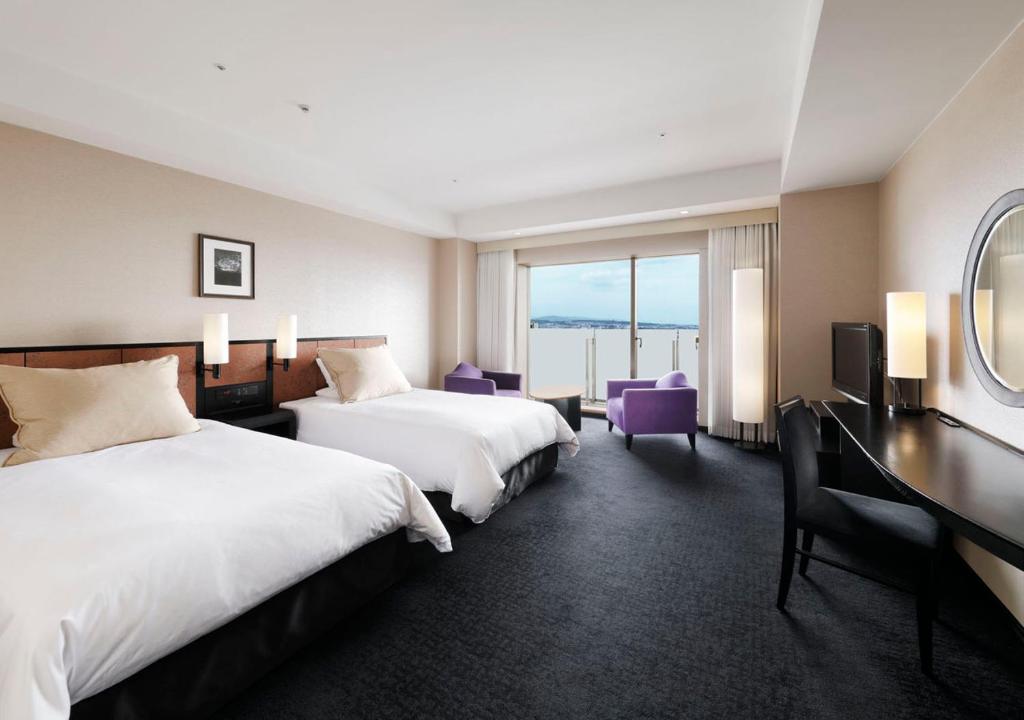 Postel nebo postele na pokoji v ubytování Hotel Granvia Kyoto