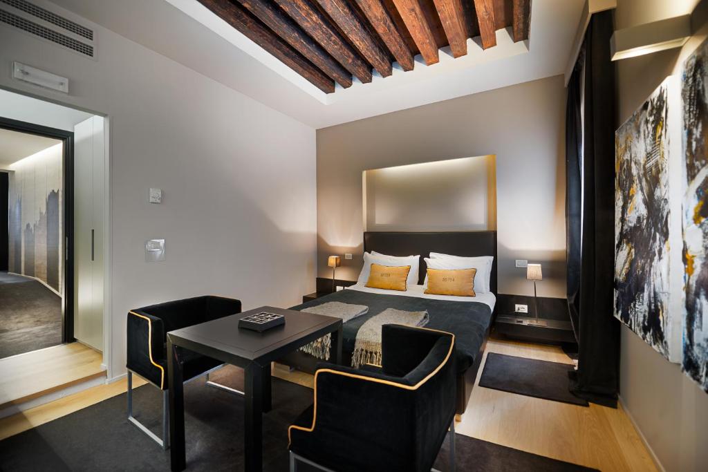 Charming House DD724 - 1