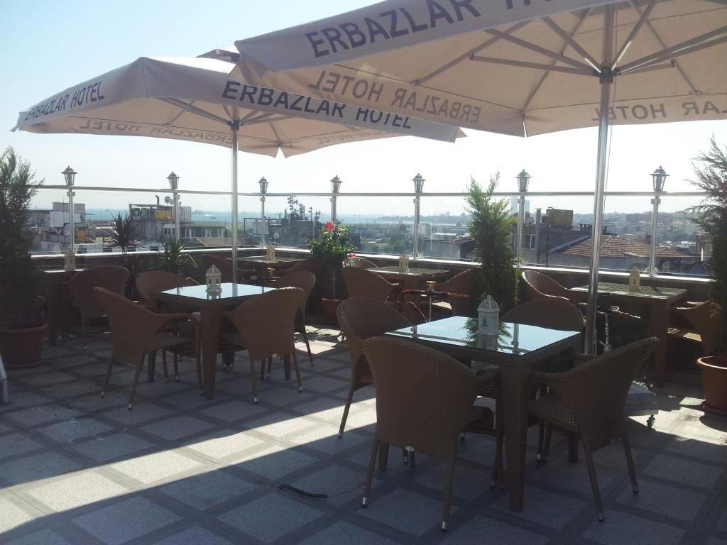 A restaurant or other place to eat at Erbazlar Hotel