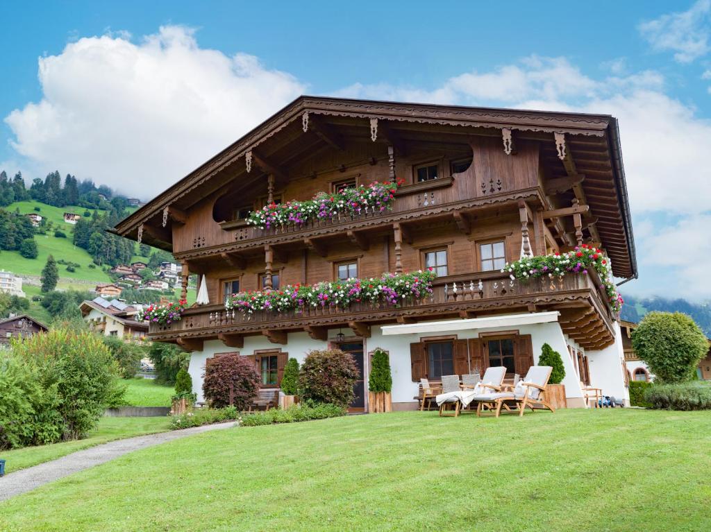 a house with flowers on the front of it at Huaterhof in Zell am Ziller