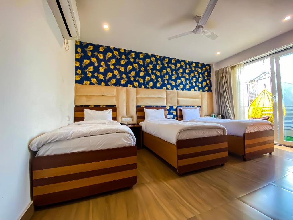 Postel nebo postele na pokoji v ubytování Sky Suites