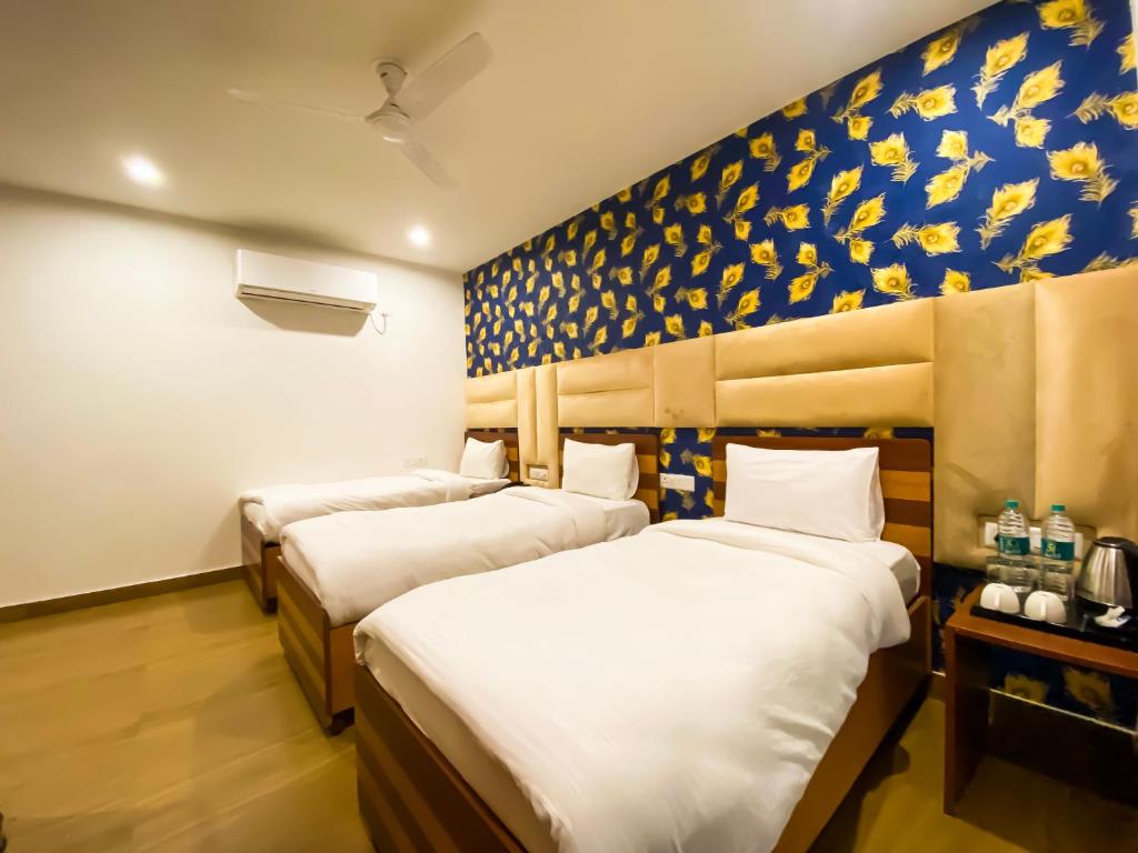 Postel nebo postele na pokoji v ubytování Sky Suites