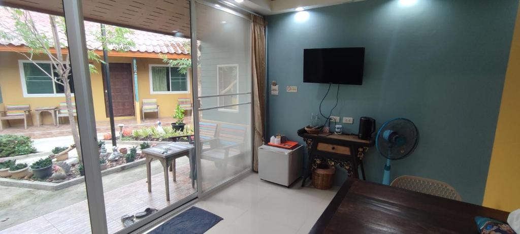 Q Zone Boutique House - 10