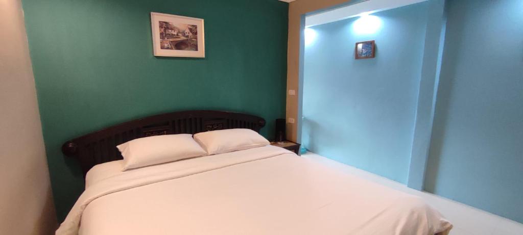 Q Zone Boutique House - 11