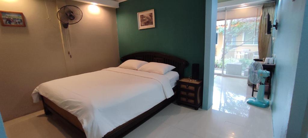 Q Zone Boutique House - 12