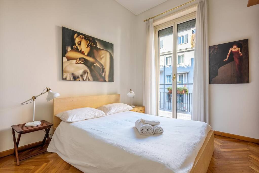 A bed or beds in a room at Luminosa e spaziosa dimora nel centro di Milano