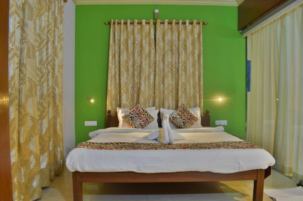 Larios Beach Holidays - Deluxe Double Room