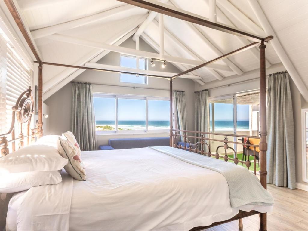 Beach Break Guest Houses and Villas - Deluxe King Room