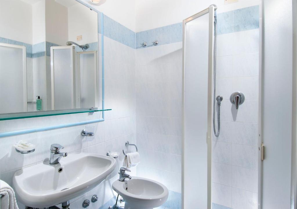 Koupelna v ubytování Hotel International direttamente sulla Sabbia