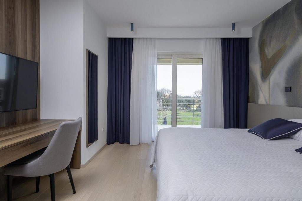 Łóżko lub łóżka w pokoju w obiekcie Villa Valentina in Krnica - Haus für 8-9 Personen