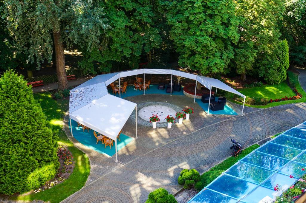 Bazén v ubytovaní Apartamenty Ciechocinek SPA alebo v jeho blízkosti
