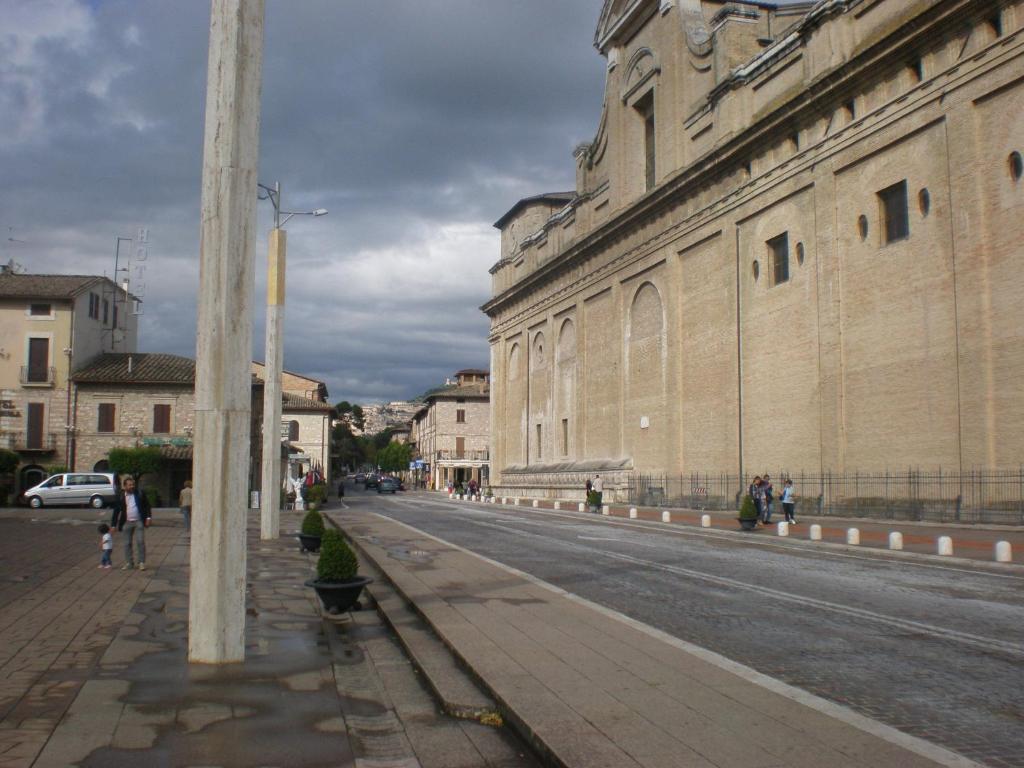 The surrounding neighborhood or a neighborhood close to a vendégházakat
