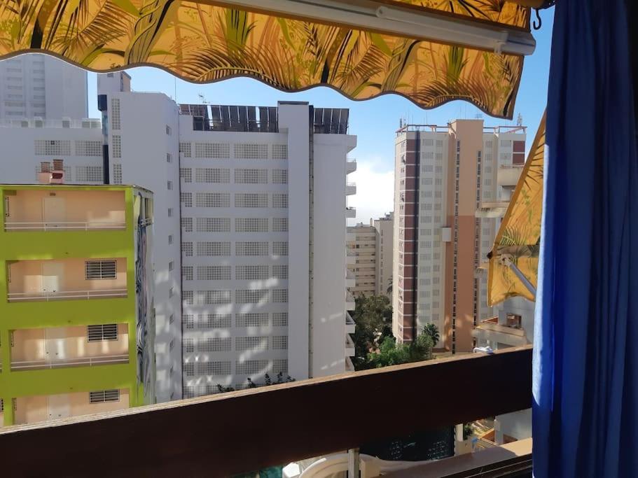 Nespecifikovaný výhled na destinaci Benidorm nebo výhled na město při pohledu z apartmánu