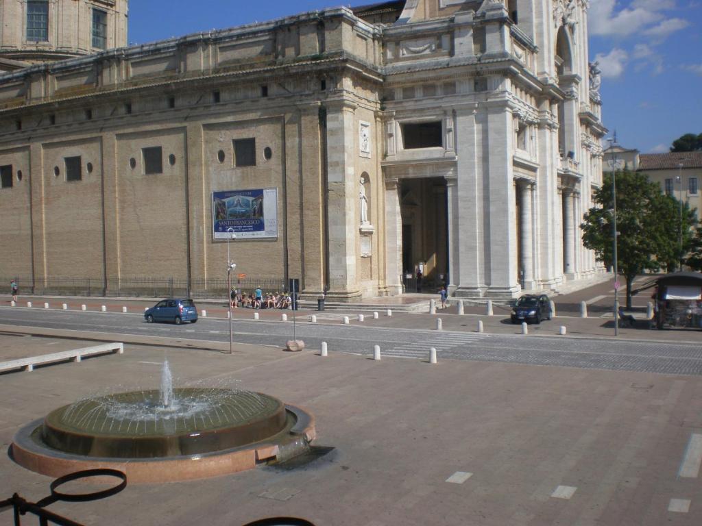 Kép Piazza degli Angeli szállásáról Assisiben a galériában