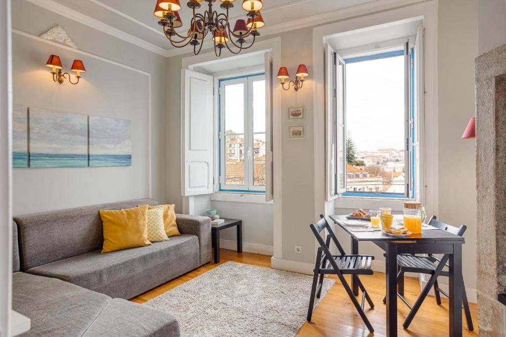 Bright Tailor Made Apartment by the Castle