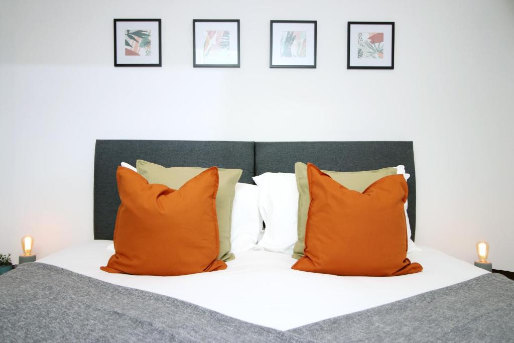 Cama o camas de una habitación en Affinity Serviced Apartments by SSW