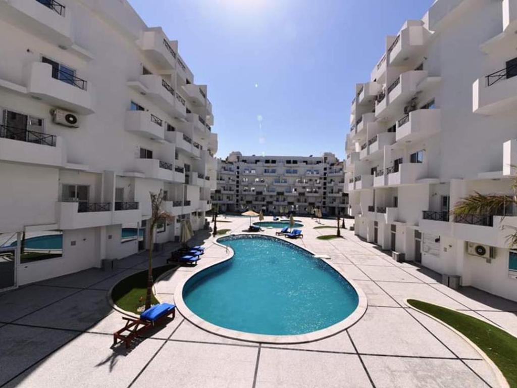 The swimming pool at or close to Apartment Bella Vita near the sea RedSeaLine