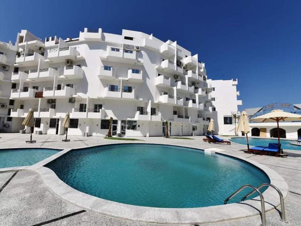 The swimming pool at or close to Apartment Bella Vita near the sea RedSeaLine