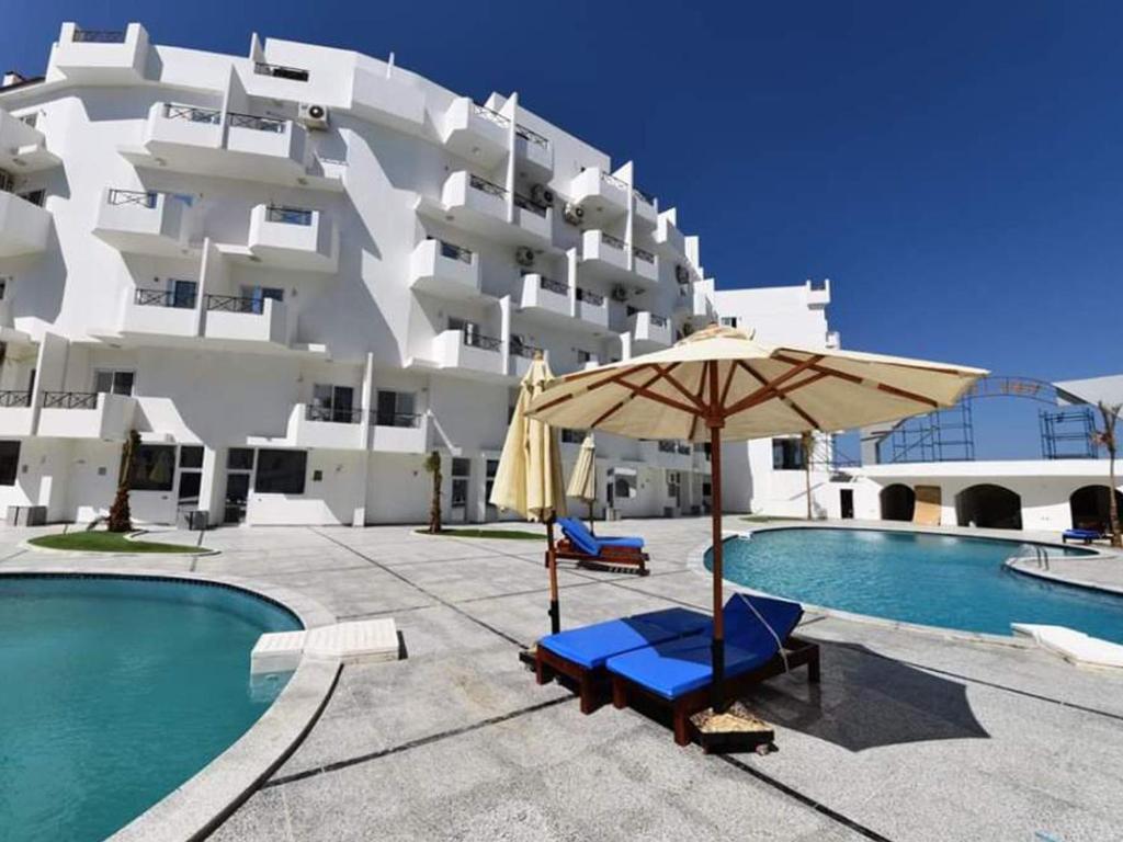 The swimming pool at or close to Apartment Bella Vita near the sea RedSeaLine