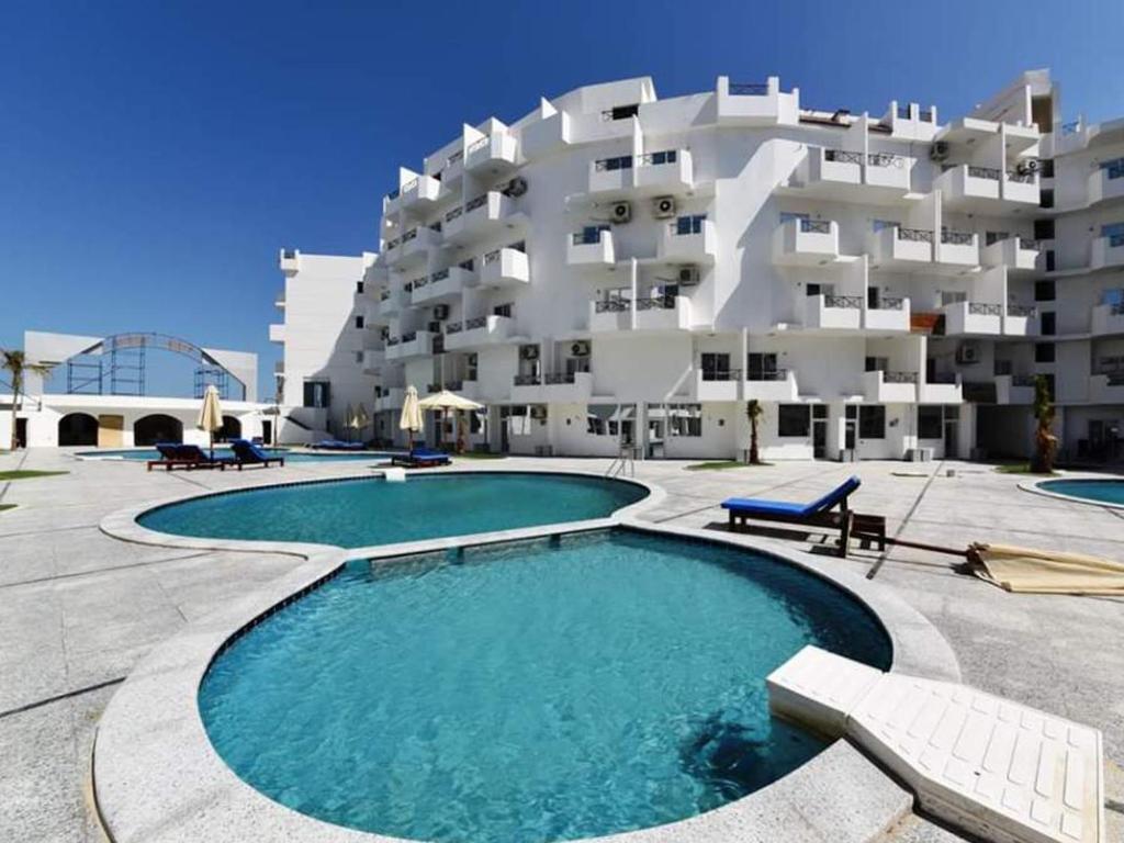 The swimming pool at or close to Apartment Bella Vita near the sea RedSeaLine