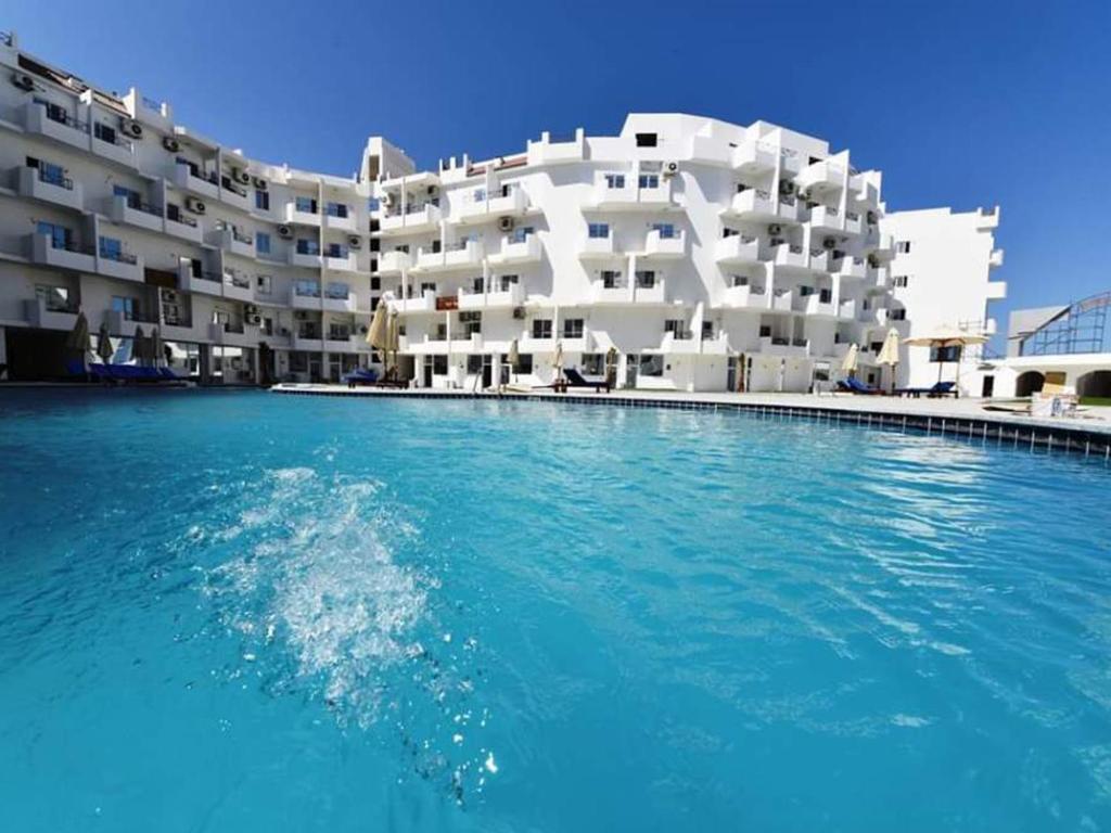 The swimming pool at or close to Apartment Bella Vita near the sea RedSeaLine