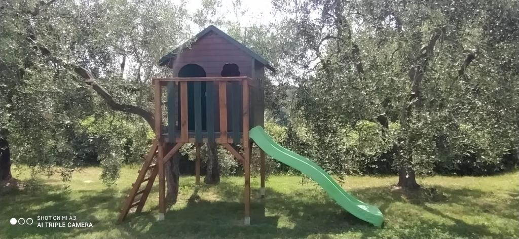 Otroško igrišče poleg nastanitve Podere San Pierino