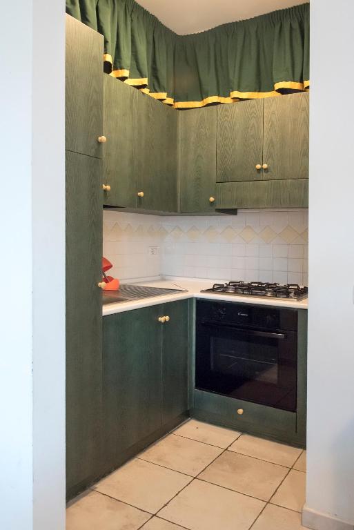 A kitchen or kitchenette at S010 - Sirolo, nuovo trilocale con giardino