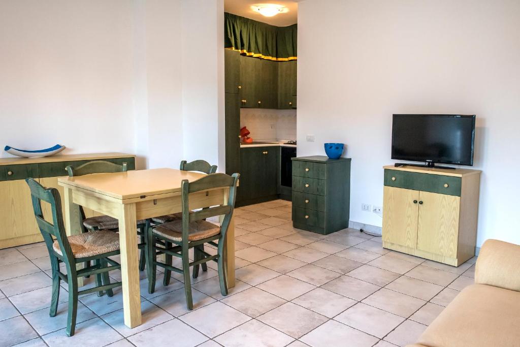 A kitchen or kitchenette at S010 - Sirolo, nuovo trilocale con giardino