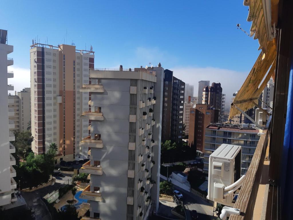 Nespecifikovaný výhled na destinaci Benidorm nebo výhled na město při pohledu z apartmánu