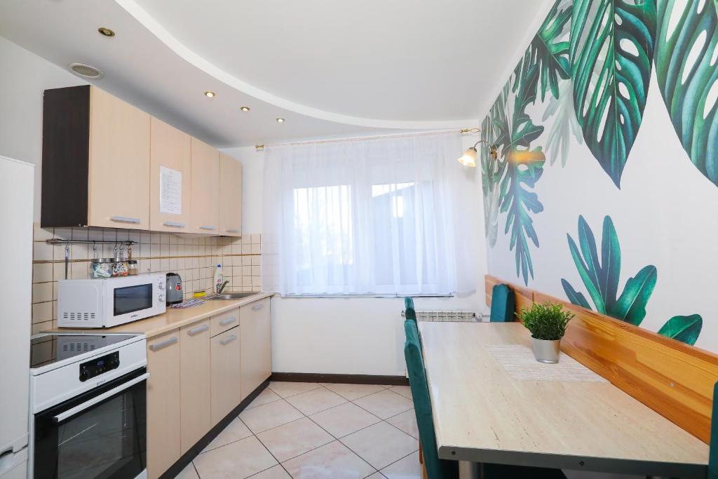 Kuchyňa alebo kuchynka v ubytovaní Apartamenty Częstochowa