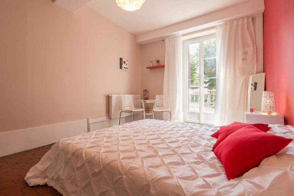 Postel nebo postele na pokoji v ubytování Les Hortensias