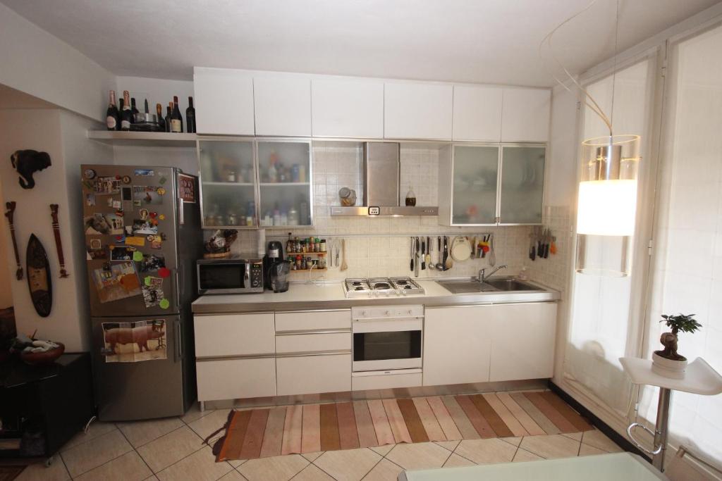 Kuchyňa alebo kuchynka v ubytovaní Bali Loft Savona Albissola