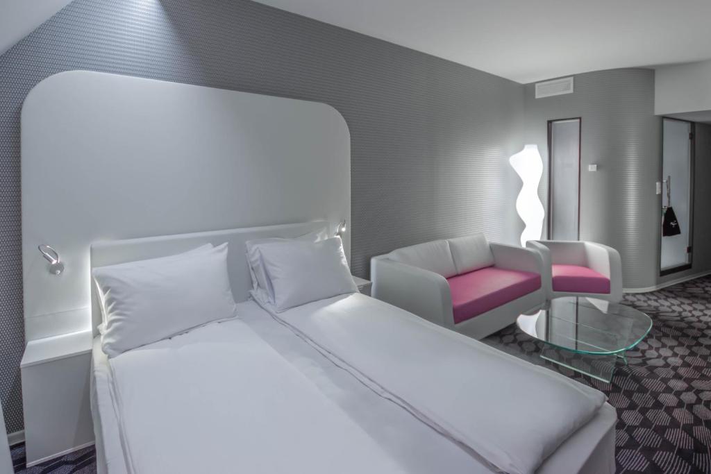 Postel nebo postele na pokoji v ubytování Magic Hotel & Apartments Kløverhuset