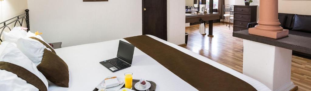 TV a/nebo společenská místnost v ubytování Hotel Misión Xalapa