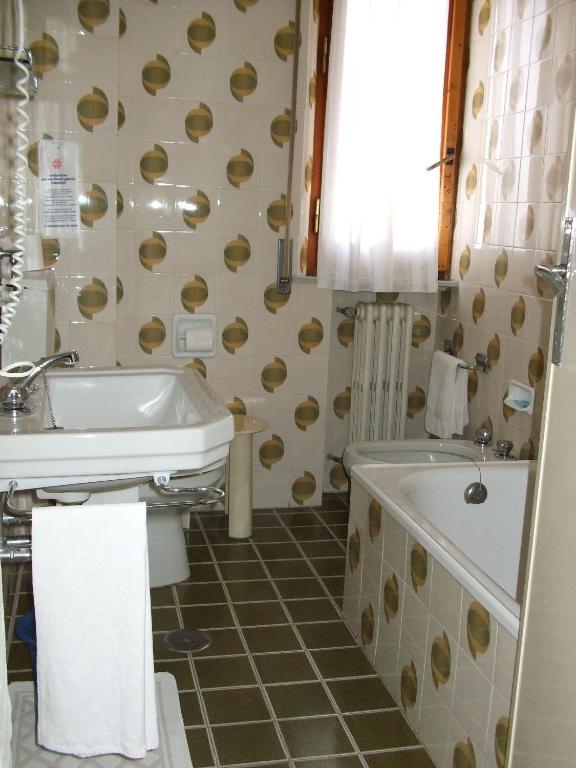 Koupelna v ubytování Albergo La Primula