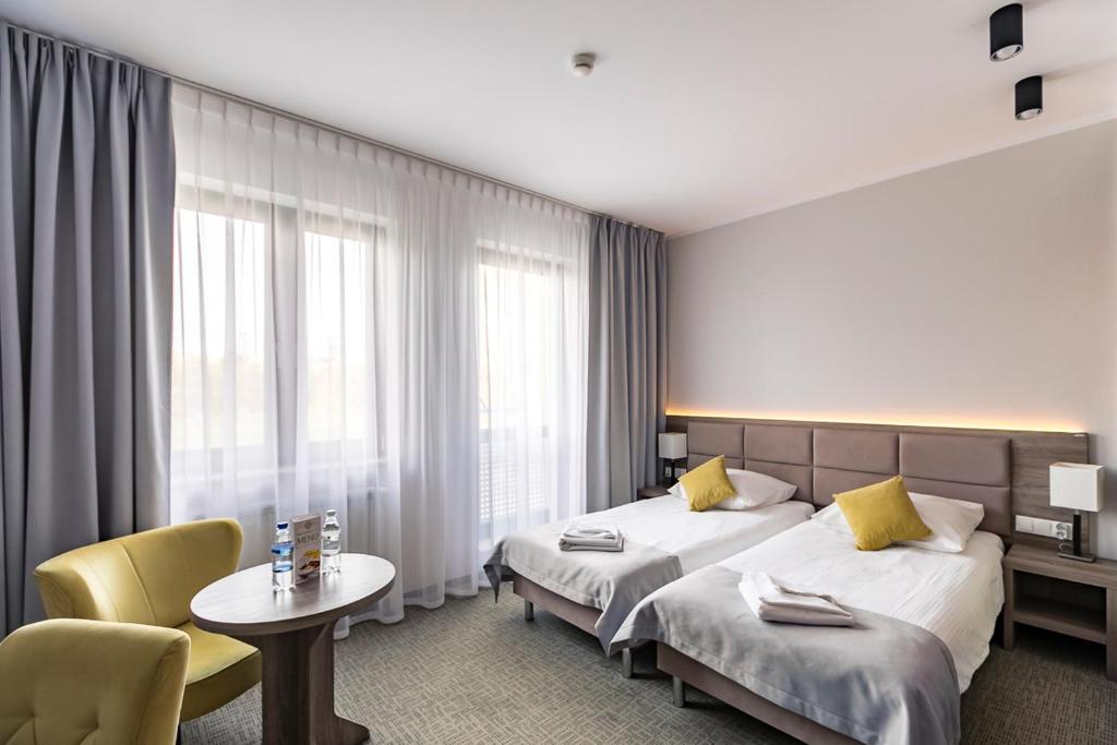 Postel nebo postele na pokoji v ubytování Meet Poznań Hotel